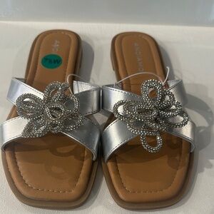 Andiamo Silver Sandals with Crossed Front Strap with Cluster Bow. Size 7.5